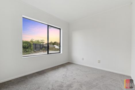 Photo of property in 18 Randwick Place, Randwick Park, Auckland, 2105