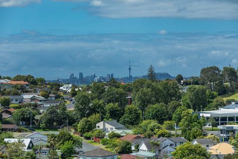 Photo of property in 1/30 Ronald Macken Place, Windsor Park, Auckland, 0632