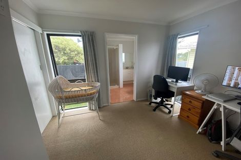 Photo of property in 43a Edgewater Drive, Pakuranga, Auckland, 2010