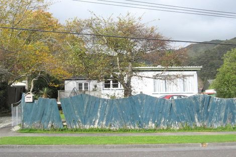 Photo of property in 10 Maru Street, Stokes Valley, Lower Hutt, 5019