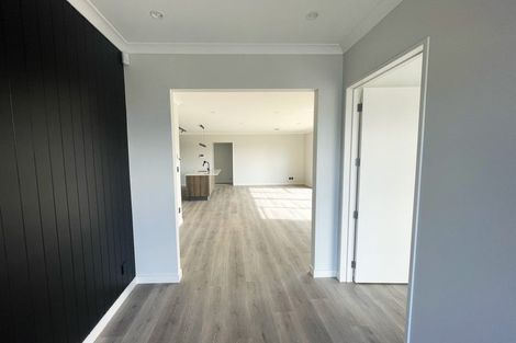 Photo of property in 31 Cara Avenue, Kumeu, 0810