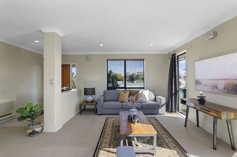 Photo of property in 2 Te Pihopa Way, Aidanfield, Christchurch, 8025