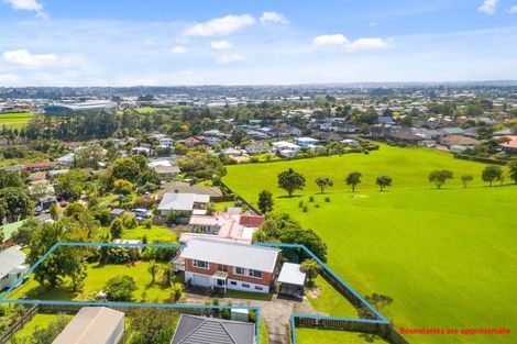 Photo of property in 33 School Road, Te Atatu South, Auckland, 0610
