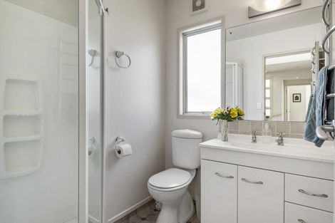 Photo of property in 38 Saddleback Rise, Murrays Bay, Auckland, 0630