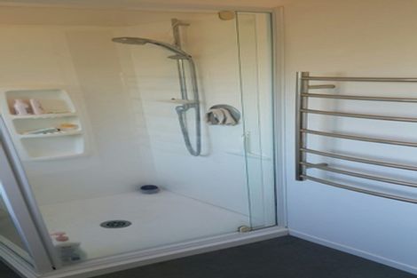 Photo of property in 2/16 Shanaway Rise, Hillcrest, Auckland, 0627