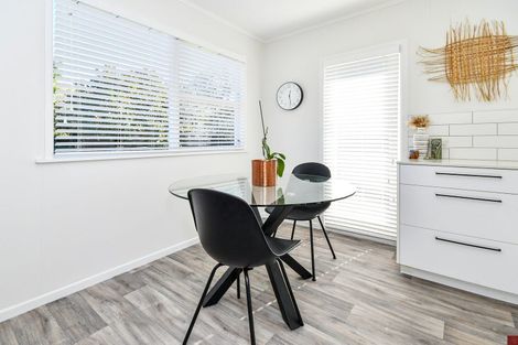Photo of property in 5 Grimshaw Place, Henderson, Auckland, 0612