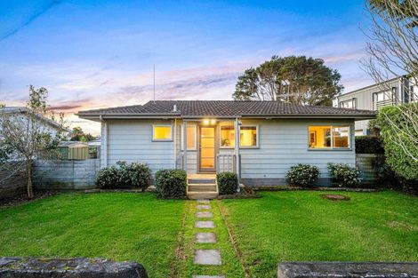 Photo of property in 2/56 Waipani Road, Te Atatu Peninsula, Auckland, 0610