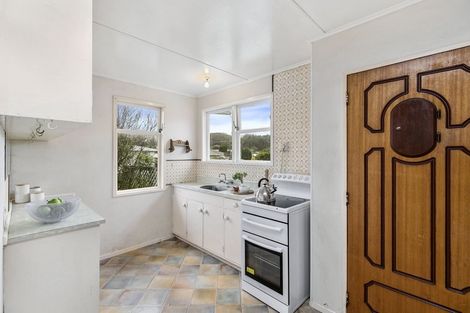 Photo of property in 33 Kairanga Crescent, Wainuiomata, Lower Hutt, 5014