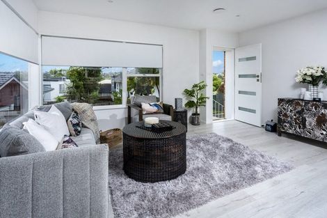 Photo of property in 2/40a Blakeborough Drive, Forrest Hill, Auckland, 0620