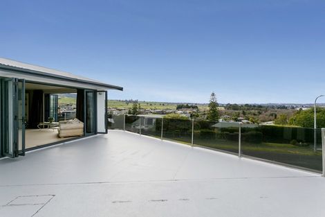 Photo of property in 8 Scenic Heights, Acacia Bay, Taupo, 3330