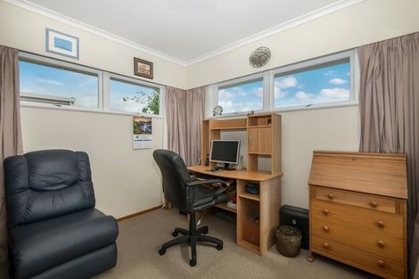 Photo of property in 2/37 Shakespeare Road, Milford, Auckland, 0620