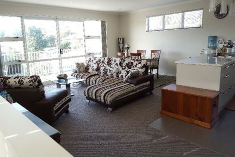 Photo of property in 9a Nimstedt Avenue, Oteha, Auckland, 0632