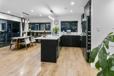 Photo of property in 29a Arrow Road, Forrest Hill, Auckland, 0620