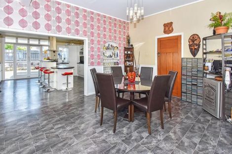 Photo of property in 30 Crispe Road, Clarks Beach, 2122