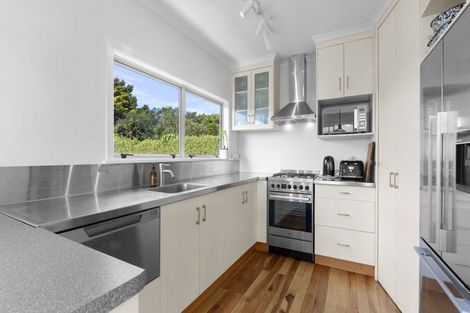Photo of property in 37 Mcfarlane Street, Oakura, 4314
