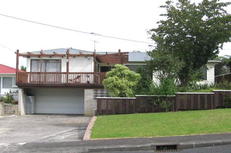 Photo of property in 9 Lyndhurst Road, Te Atatu South, Auckland, 0610