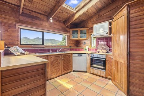 Photo of property in 12 Kaitake Place, Oakura, 4314