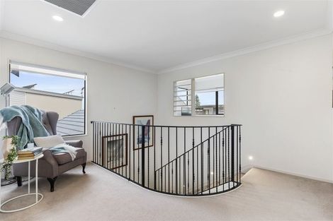 Photo of property in 22 The Esplanade, Eastern Beach, Auckland, 2012