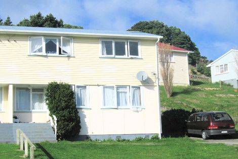 Photo of property in 2a-2b Devon Place, Cannons Creek, Porirua, 5024