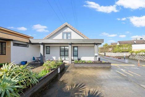 Photo of property in 1/176 Mcleod Road, Te Atatu South, Auckland, 0610