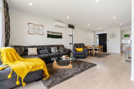 Photo of property in 17 Battalion Drive, Papakura, 2110