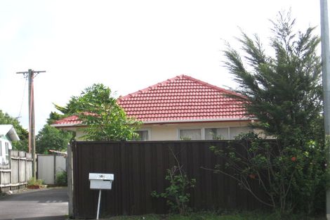 Photo of property in 104 Edmonton Road, Henderson, Auckland, 0612