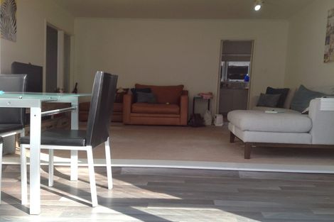 Photo of property in 2/221 Hurstmere Road, Takapuna, Auckland, 0622