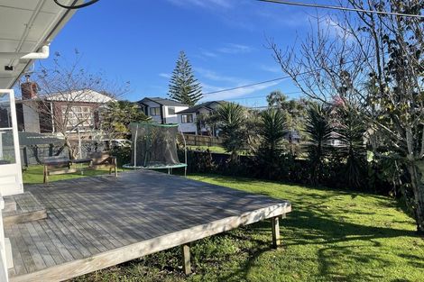 Photo of property in 31 Sunnyside Road, Sunnyvale, Auckland, 0612