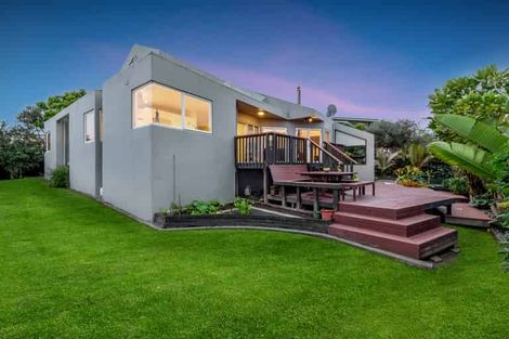 Photo of property in 18 Marina View Drive, West Harbour, Auckland, 0618