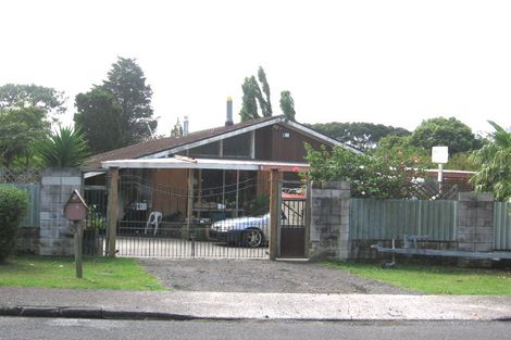 Photo of property in 2 Rerewai Place, Kelston, Auckland, 0602