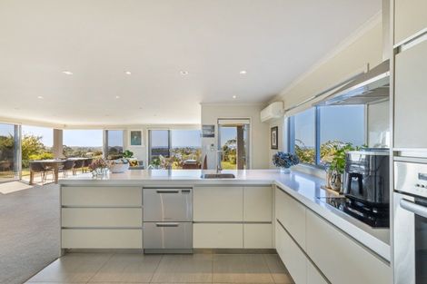 Photo of property in 33 Veale Road, Frankleigh Park, New Plymouth, 4371