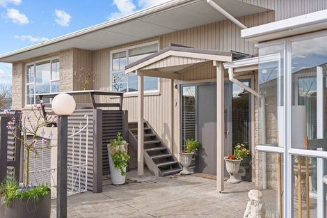 Photo of property in 25 Hillcrest Place, Avonhead, Christchurch, 8042