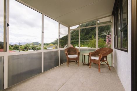 Photo of property in 73 Devon Street, Picton, 7220