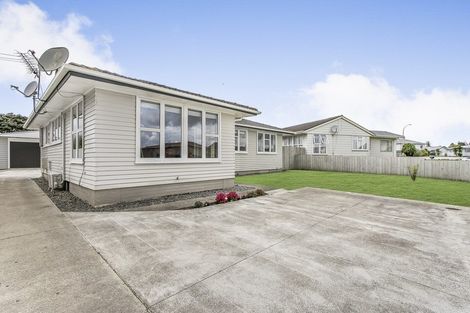 Photo of property in 11 Windrush Close, Mangere, Auckland, 2022