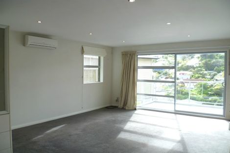 Photo of property in 23 Kopiko Way, Brooklyn, Wellington, 6021