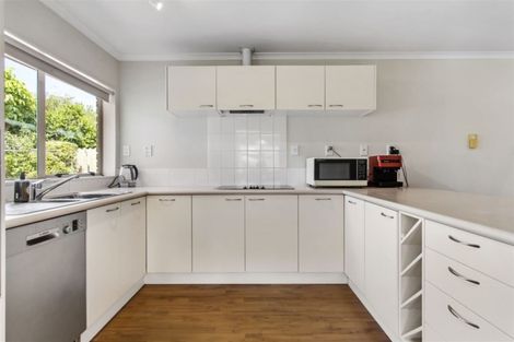 Photo of property in 30 Vanderbilt Parade, Albany, Auckland, 0632