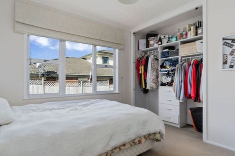 Photo of property in 1/10 Knights Road, Rothesay Bay, Auckland, 0630