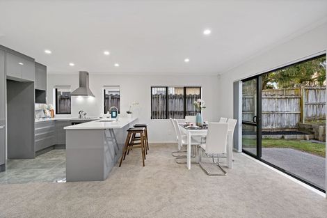 Photo of property in 10 Taatahi Street, Weymouth, Auckland, 2103