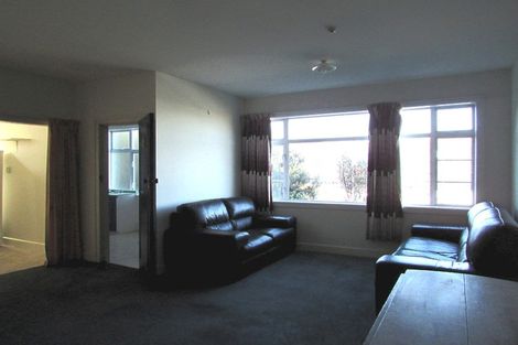Photo of property in 2 Hawkhurst Road, Lyttelton, 8082
