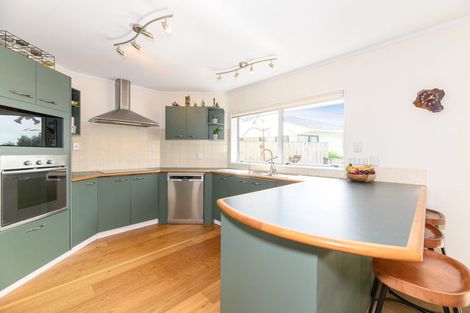 Photo of property in 2/27 Leicester Parade, Somerville, Auckland, 2014