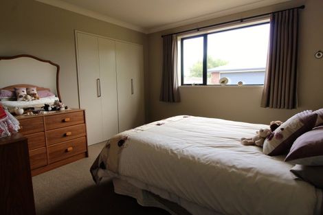 Photo of property in 18 Mauchline Street, Wallacetown, 9816