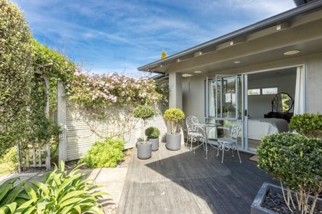 Photo of property in 46 Hikanui Drive, Havelock North, 4130