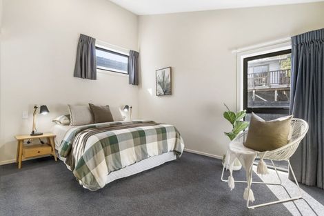 Photo of property in 11 Eugen Place, Bayview, Auckland, 0629