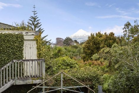 Photo of property in 32 Victoria Road, New Plymouth, 4310