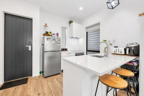 Photo of property in 48 Parahau Road, Papakura, 2110