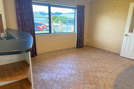 Photo of property in 64 Guildford Drive, Paraparaumu, 5032