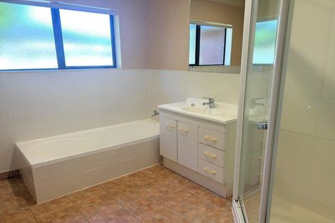 Photo of property in 64 Guildford Drive, Paraparaumu, 5032