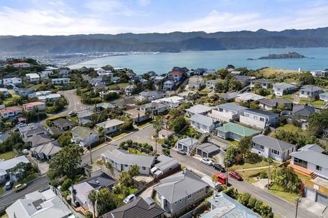 Photo of property in 4 Balmain Street, Newlands, Wellington, 6037