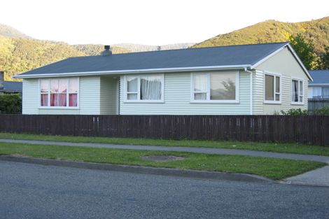 Photo of property in 32 Scotland Street, Picton, 7220