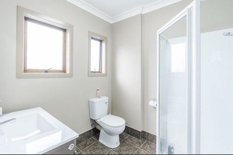 Photo of property in 2/46 James Evans Drive, Northcote, Auckland, 0627